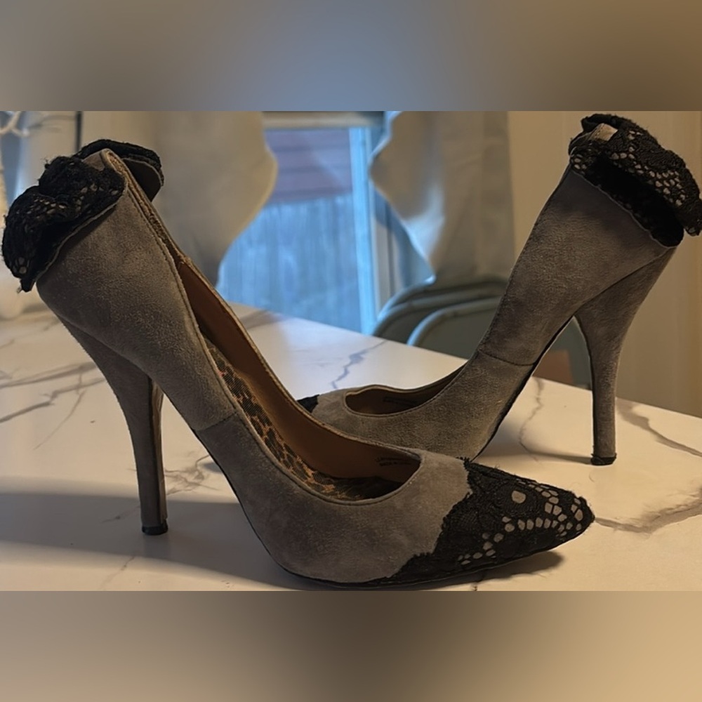 Betsey Johnson gray suede lace pumps shoes